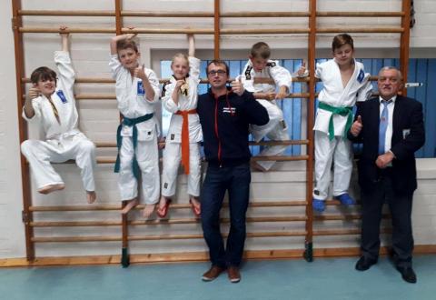 Arnaud SOENEN- Rick COKELAERE - Evi MATTELIN - Matthias BEERLANDT (coach) - Remi PACKET - Maximiliaan GORIN- Chris VERCAUTEREN (tijdopnemer)